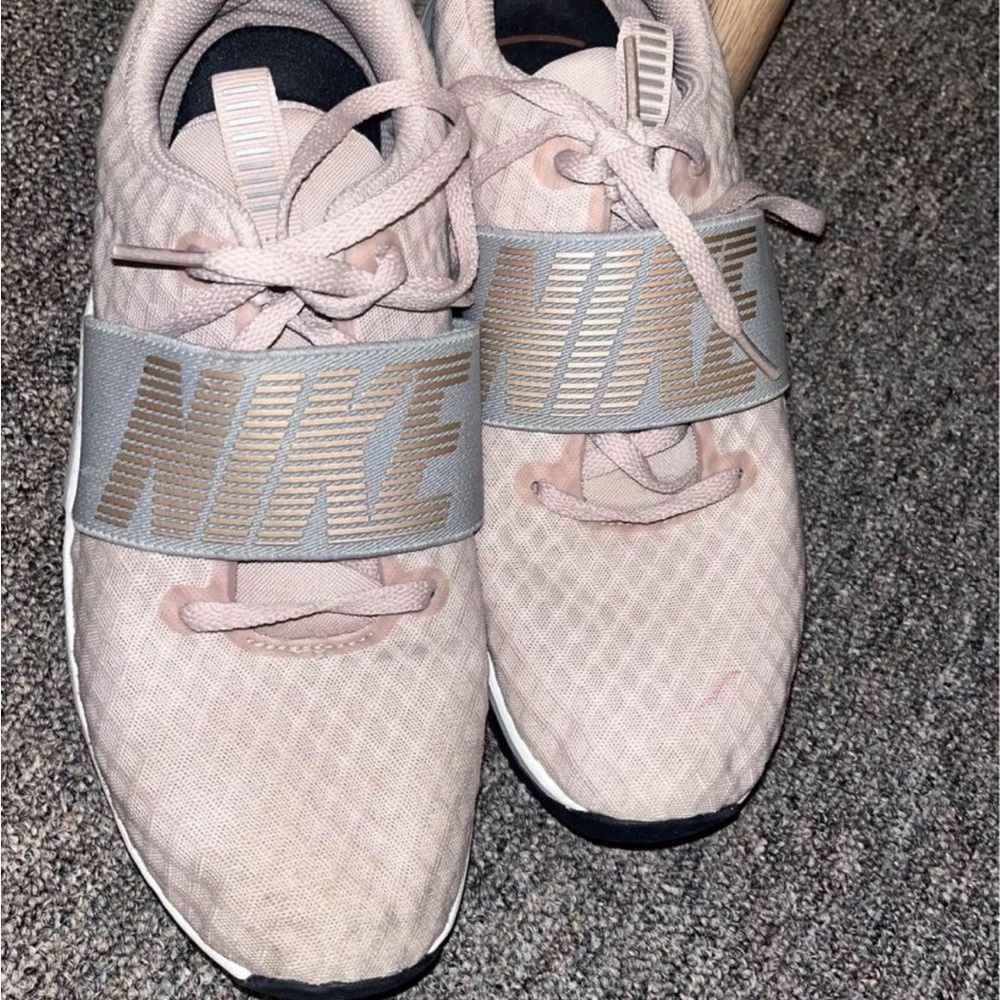 Women’s Nike shoes 8.5